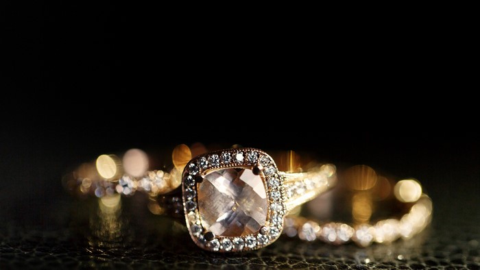 4K Diamond Rings Decoration