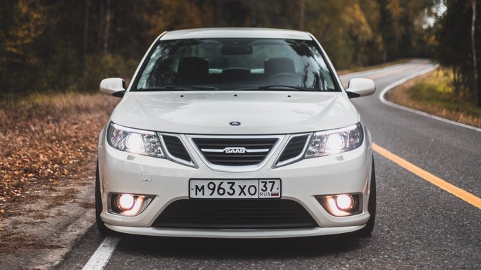 White Saab 9-3 parked on a winding road