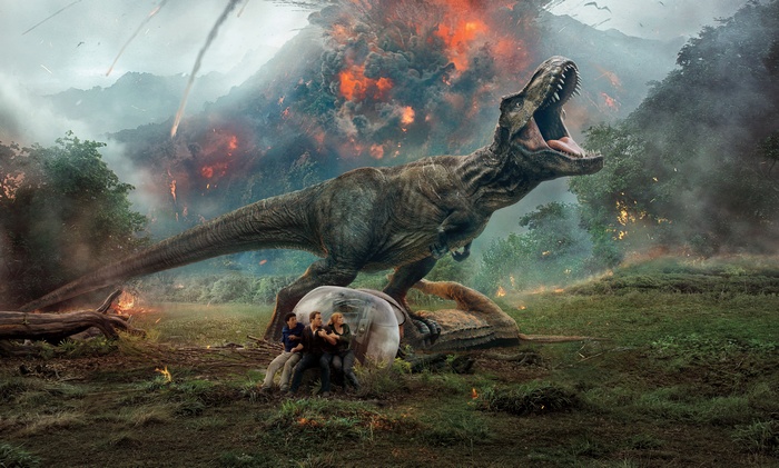Tyrannosaurus Rex attacking people in Jurassic World: Fallen Kingdom 4K