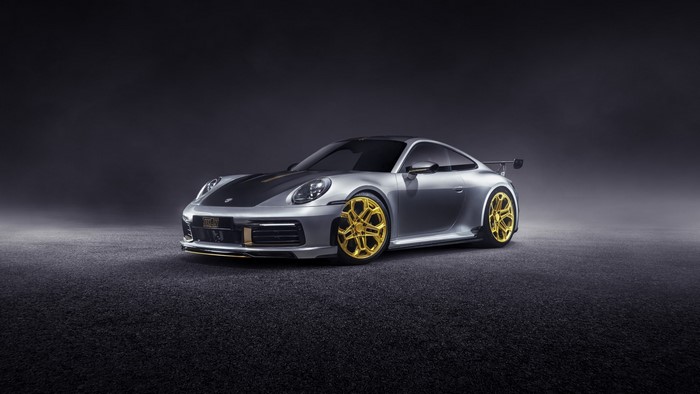 Porsche 911 with gold wheels