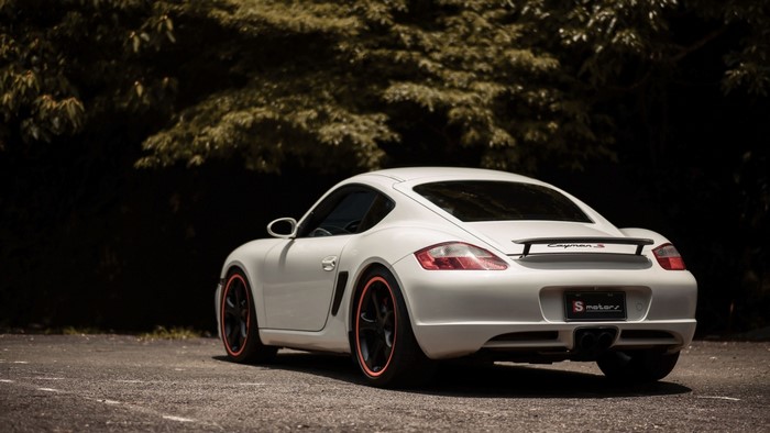 White Porsche Cayman S with orange trim