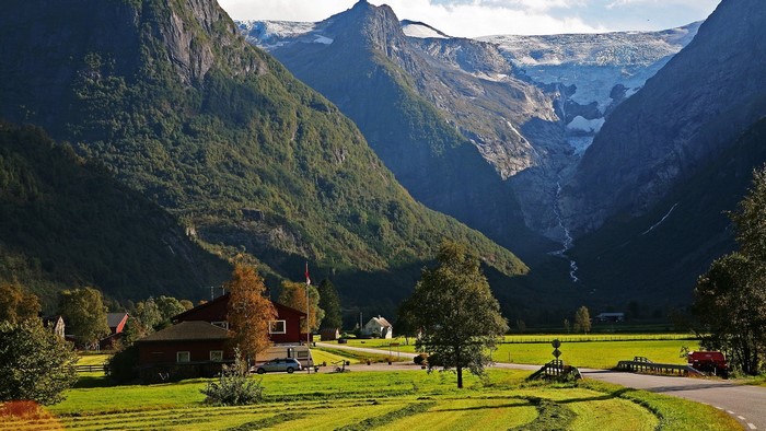 Farmhouse in Sogn og Fjordane, Norway with Glacier Mountains