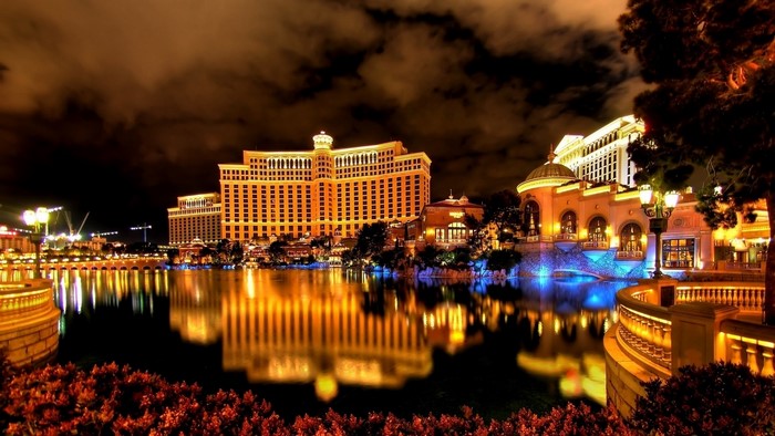 Bellagio Hotel and Casino at night