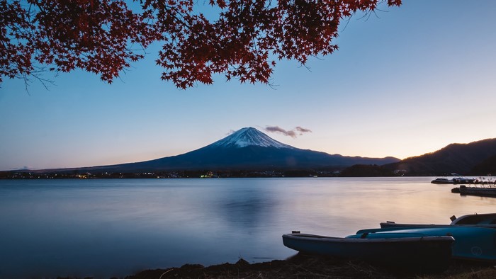 4K Mount Fuji at Dusk with Boats