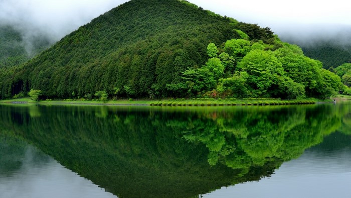 Lake Tanuki in Fujino with Mountain Reflection