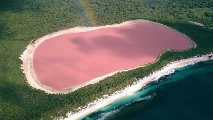 Lake Hillier aerial view with rainbow