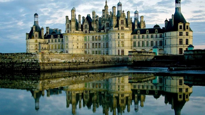 Château de Chambord reflected in water
