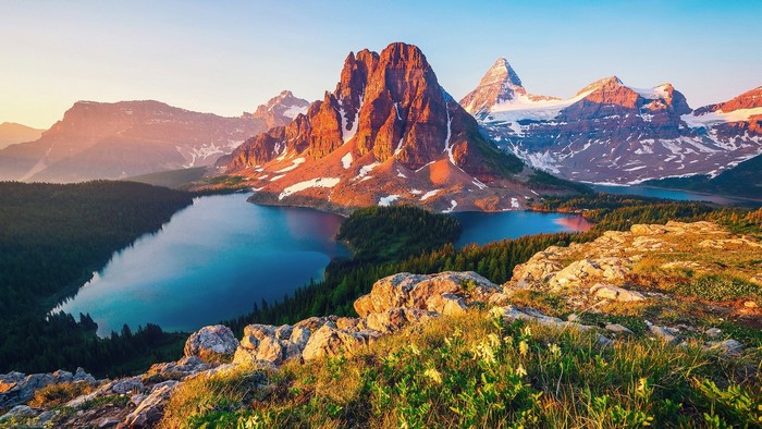 Mountain peaks and lakes in British Columbia at sunrise