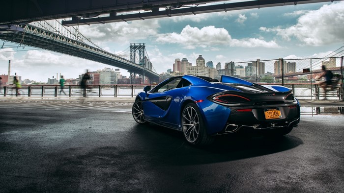 Blue McLaren 570S Spider near Brooklyn Bridge