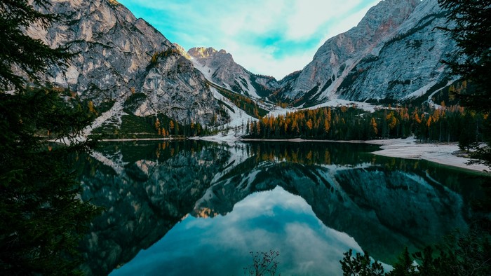 4K Mountain Lake Reflection