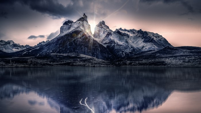 4K Mountains Reflecting in a Lake