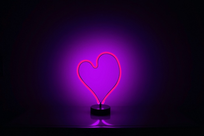 Purple Neon Love Heart 4K