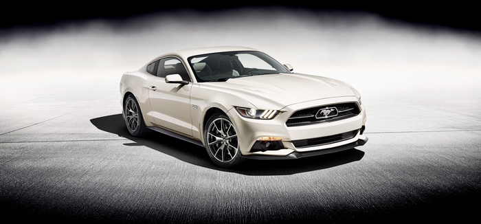 White Ford Mustang GT 4K