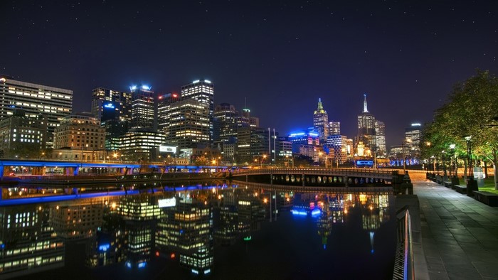 Night view of Melbourne skyline and Yarra River