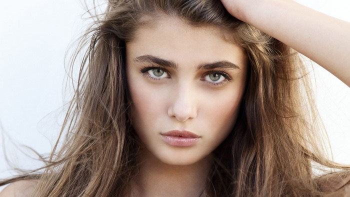Taylor Hill portrait