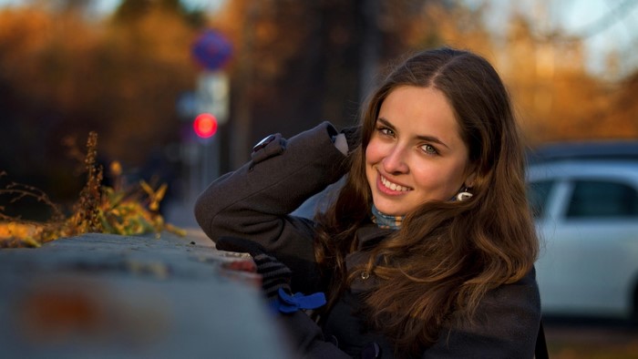 Pretty brown-haired woman in autumn