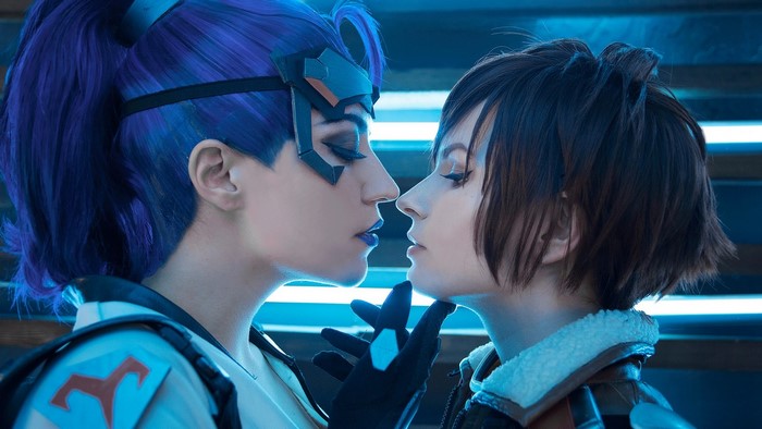 Widowmaker and Tracer from Overwatch Cosplay