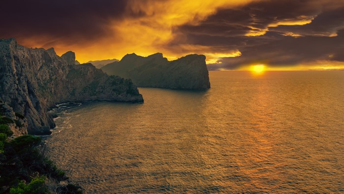 4K Sunset over Rocky Coastline