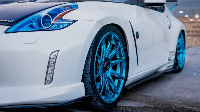 White Nissan 370z with blue rims