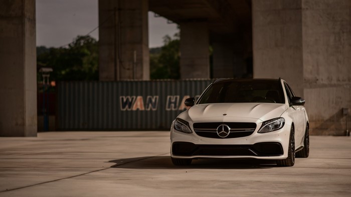 White Mercedes-AMG C 63 Wagon