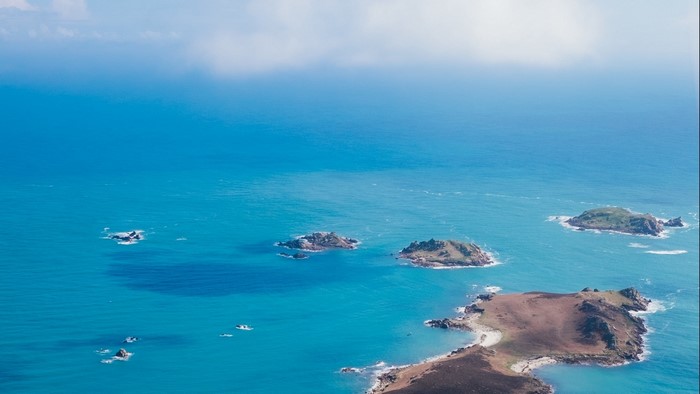 Islands in the ocean