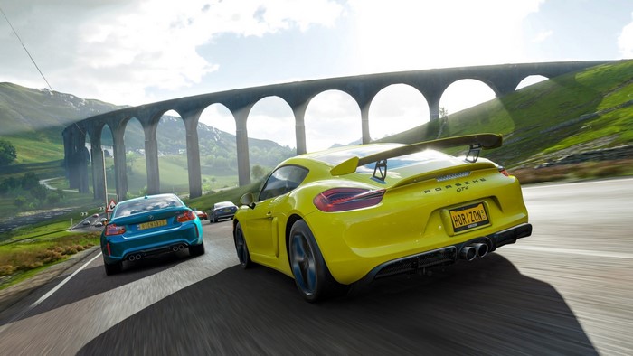 Porsche GT4 and BMW M2 in Forza Horizon 4
