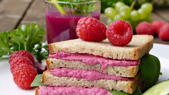 Sandwich with raspberries and beet juice