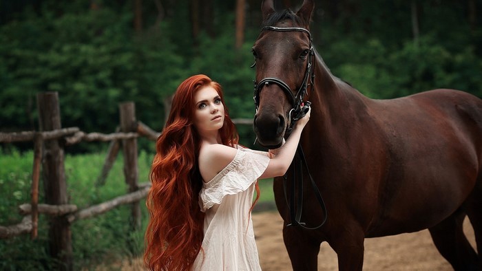 Red-haired woman with a horse