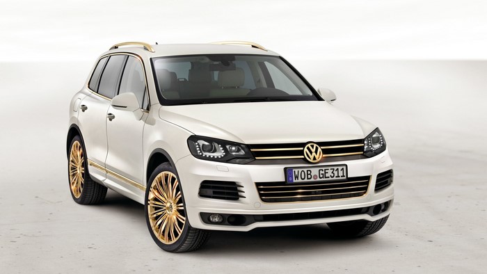 White Volkswagen Touareg with gold accents