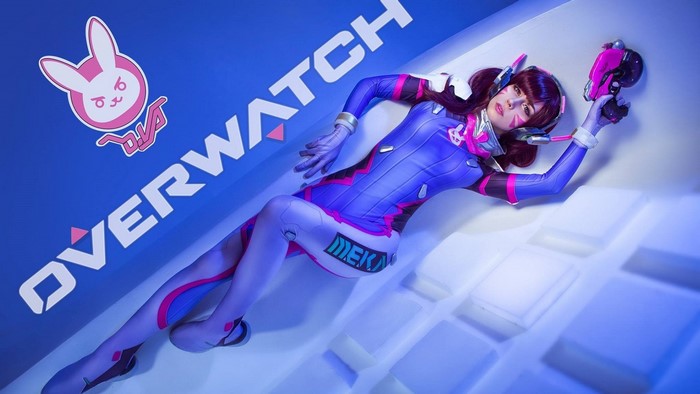 D.Va from Overwatch Cosplay with Gun