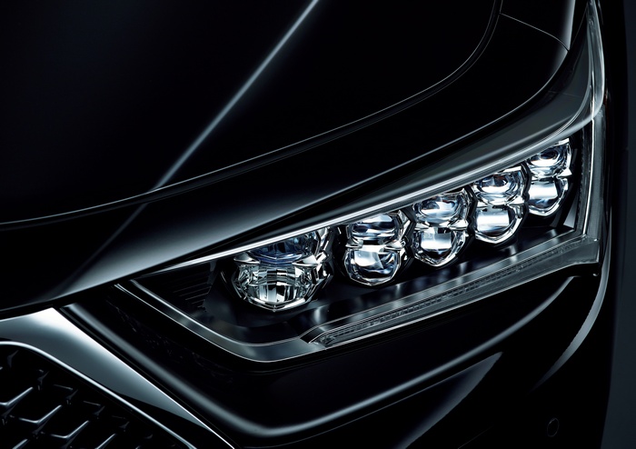 4K LED headlights of a black 2019 Honda Legend