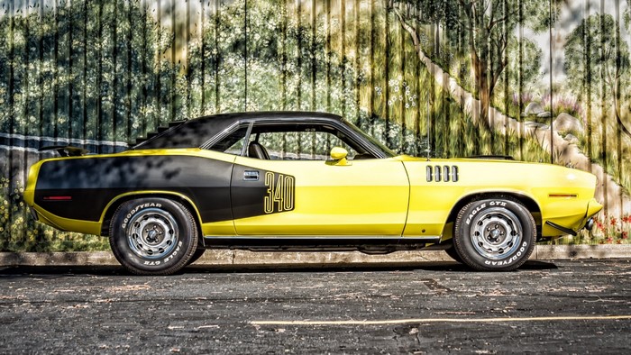 1971 Plymouth Cuda 340 with mural background