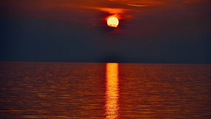 4K Sunset Over the Ocean