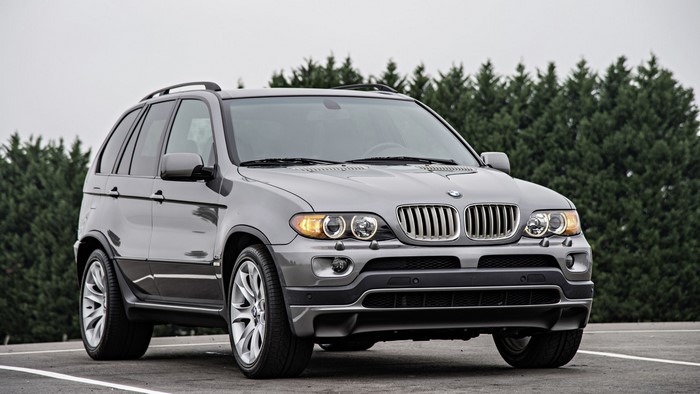 Gray BMW X5 E53 parked outdoors