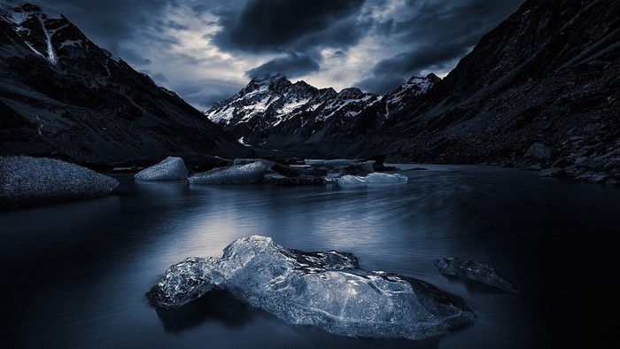 Mount Cook, New Zealand Glacier Lake