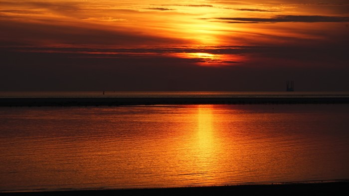 4K Sunset Over the Ocean