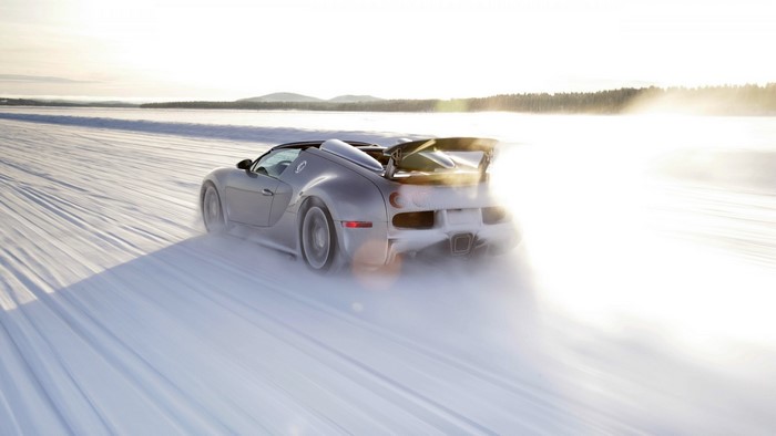 Bugatti Veyron 16.4 Grand Sport on snow