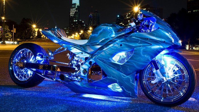 Blue lightning Suzuki GSX-R1000 motorcycle at night