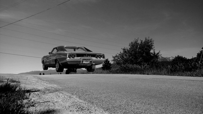 1968 Dodge Charger R/T jumping