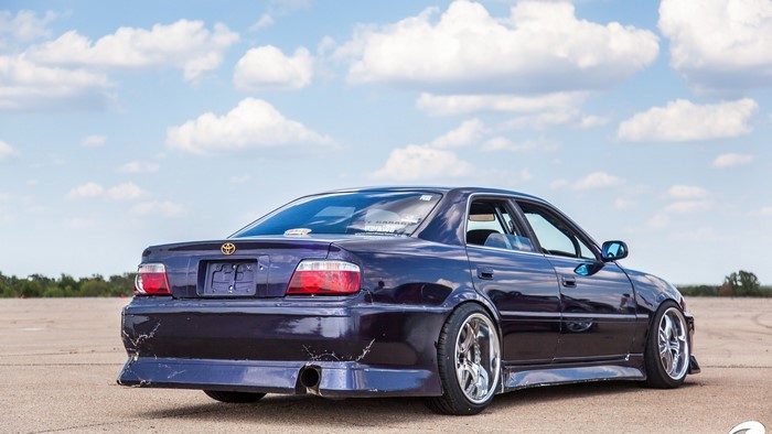 Dark purple Toyota Chaser JZX100 with custom wheels