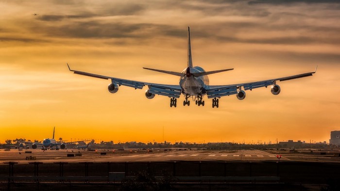 Boeing 747-400 landing at sunset