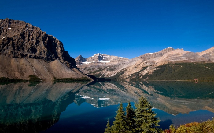 Bow Lake and Crowfoot Glacier, Banff National Park