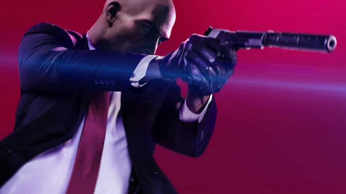 Agent 47 from Hitman 2 aiming a pistol