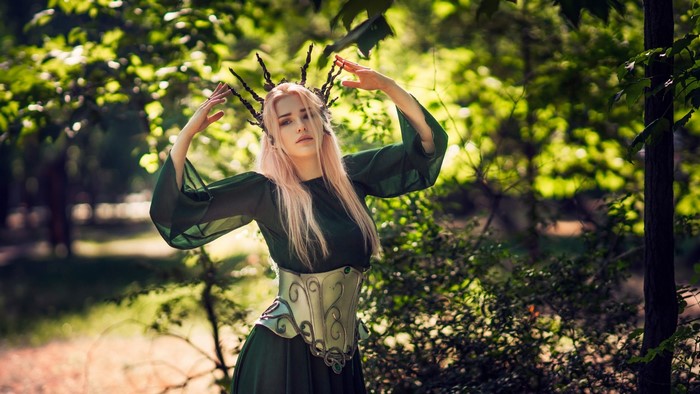 Cosplay of Ellerian in a forest