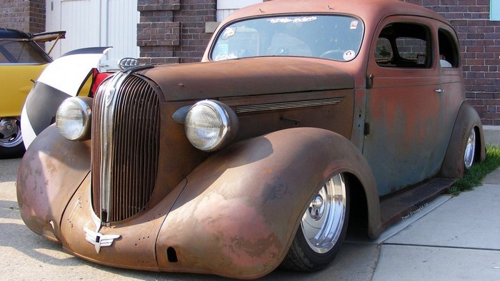 Rusty Rat Rod Sedan with Chrome Wheels