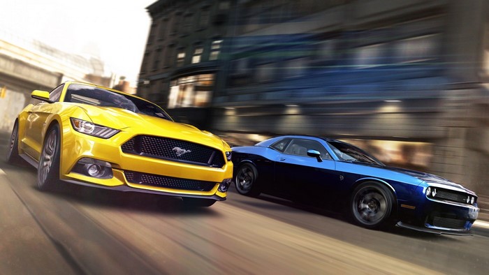 Ford Mustang and Dodge Challenger racing