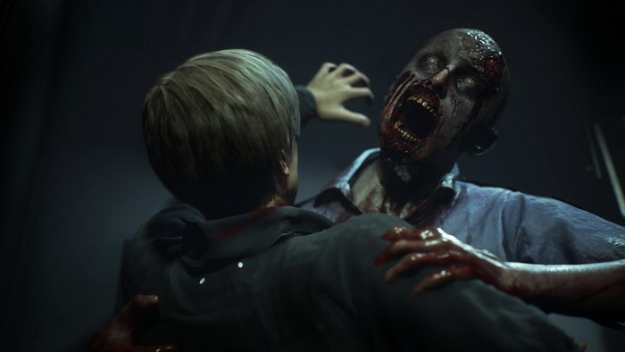 Leon S. Kennedy fighting a zombie in Resident Evil 2