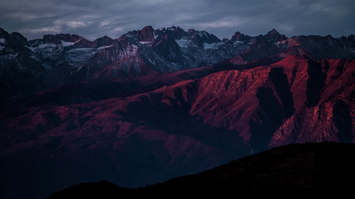 4K Mountain Range at Dusk