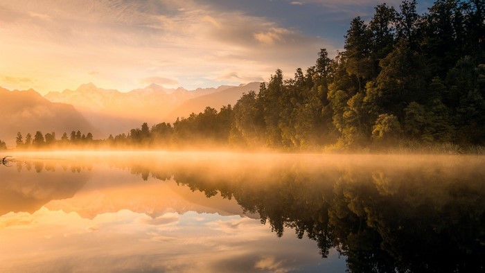 Lake Matheson, New Zealand at sunrise