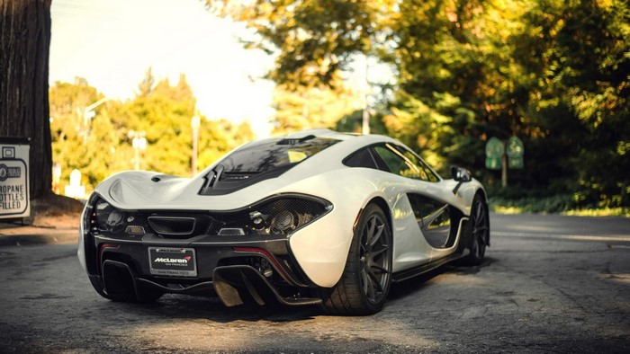 White McLaren P1 car